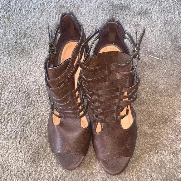 CloudWalkers by Avenue Kiera Brown Perp Toe Booties Size 8.5 - Picture 2 of 6